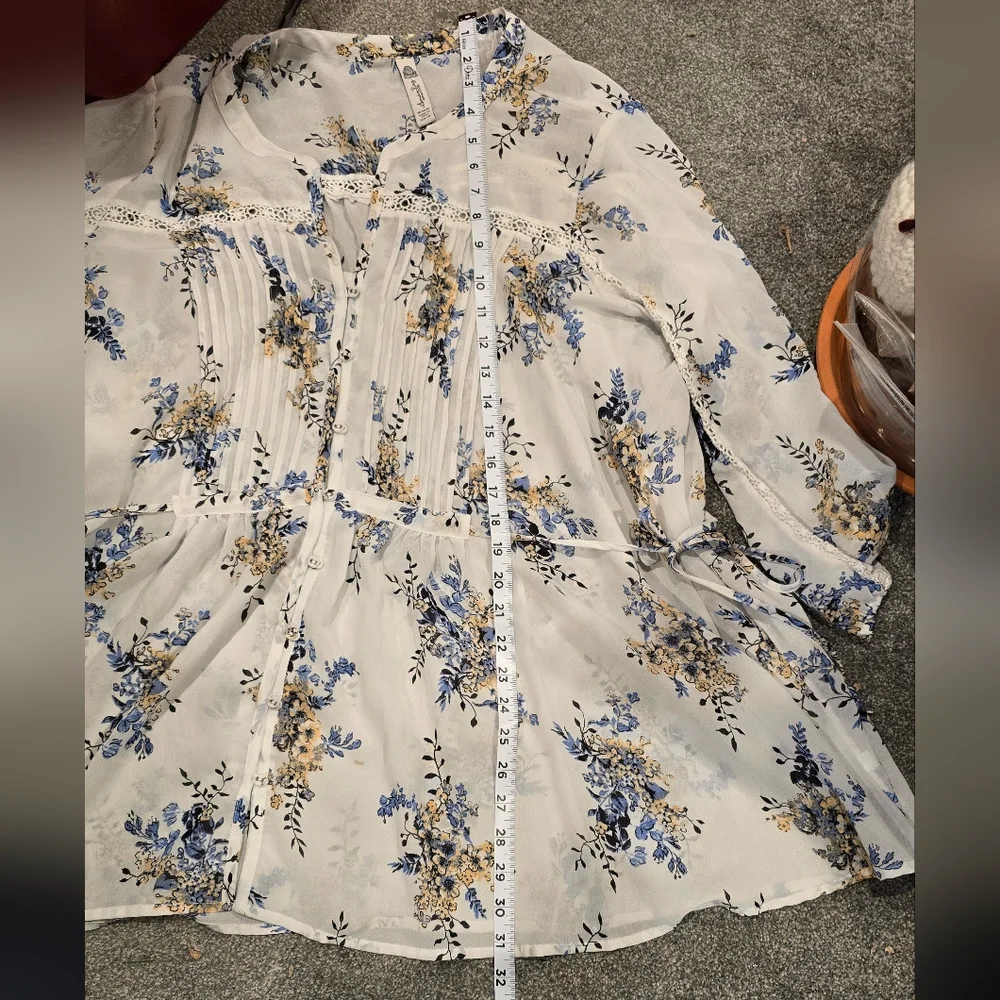 American Rag Blouse - Picture 4 of 7